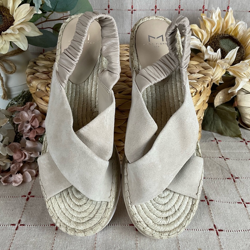 Marc Fisher LTD “Pella” Beige Suede Espadrille Platform Sandals Sz 10 Soft Comfy - Picture 3 of 6